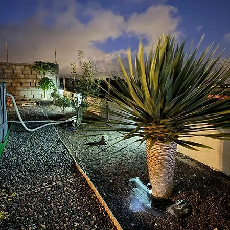 Vakantiehuis Peaceful Getaway With Pool & Bbq Area